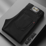 黑色