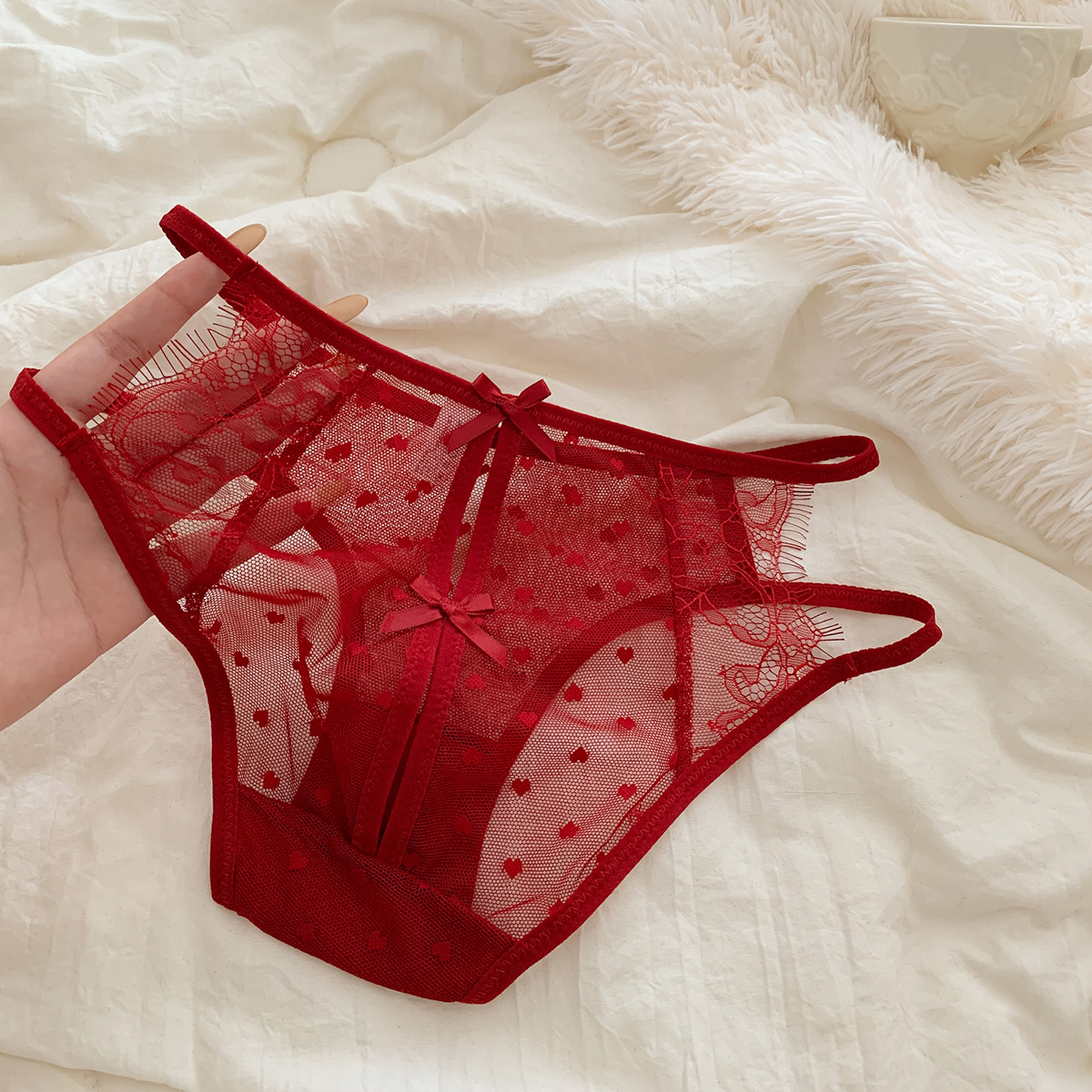 日系性感可爱蕾丝舒适透气红色内裤低腰镂空蝴蝶结三角裤本命年