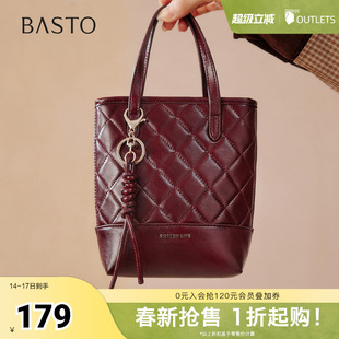 百思图2025冬季新款商场同款水桶包时尚复古通勤女包TY083DX5