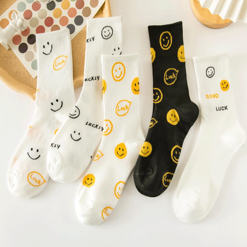 袜子女中筒袜夏季可爱卡通长筒女袜外穿搭配休闲棉袜吸汗透气笑脸