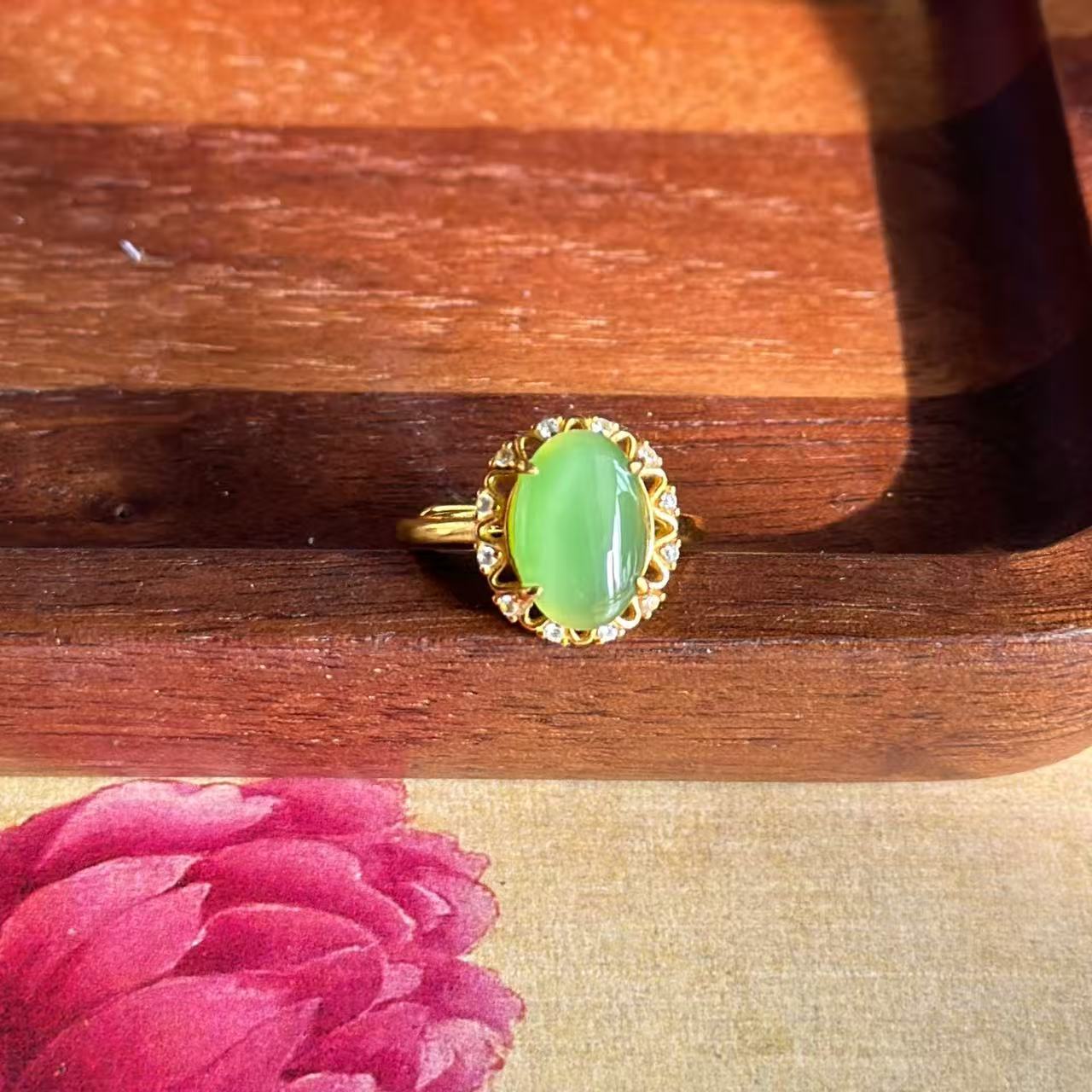 超值天然和田玉俄料碧玉猫眼活猫戒指S925银镀金镶嵌款活口可调节