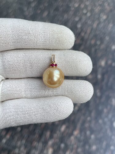 正圆无暇15.91mm南洋金珠奶嘴款吊坠 18k红宝石 真科研sk鉴定证书
