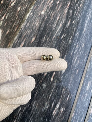 金棕色9.64，9.60mm大溪地配对 自然光拍摄