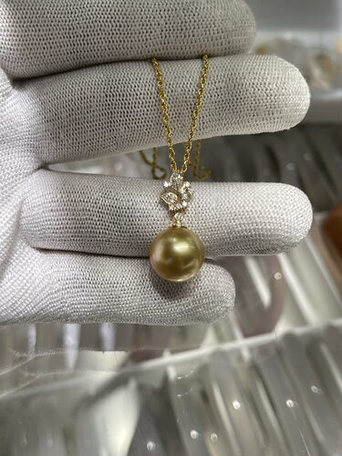 新品正圆无暇13.38mm南洋金珠吊坠 18k天然钻石镶嵌 花卉款式设计