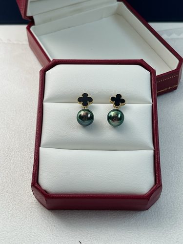 绝色孔雀绿珍珠耳钉9-10mm18k镶嵌玛瑙四叶草