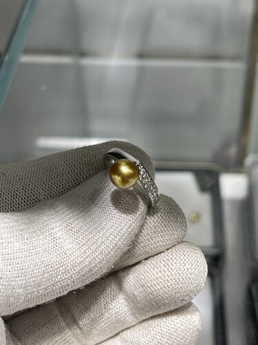 简约的高级感 重工18k天然钻石镶嵌 搭配7～8mm浓茶金金珠戒指