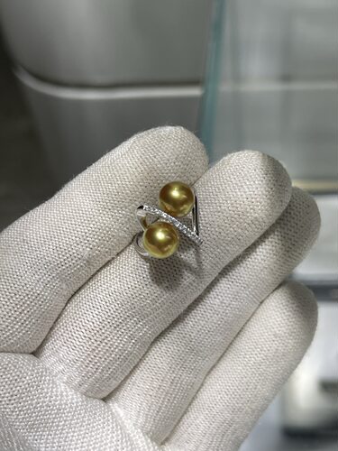 浓茶金7～8mm南洋金珠双珠款戒指 简洁流线型设计 18k天然钻石