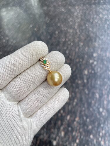 正圆15.8mm南洋金珠吊坠 18k天然钻石祖母绿 真科研sk一对一证书