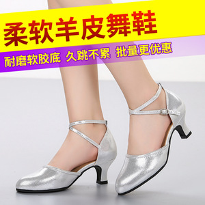 女式真皮中跟广场舞鞋软底
