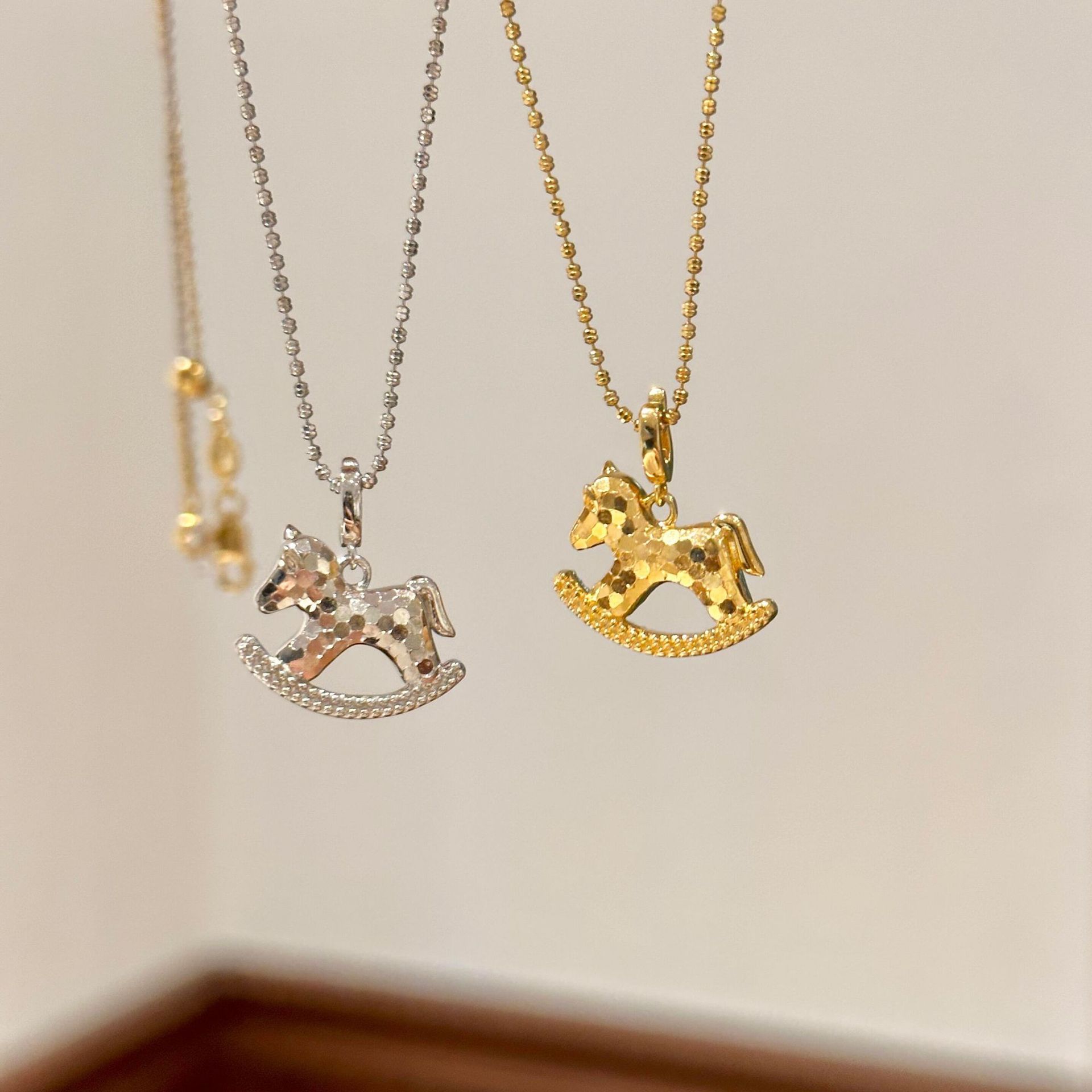 S925纯银马上有钱碎冰冰摇摇马吊坠项链女中古风复古小红书锁骨链