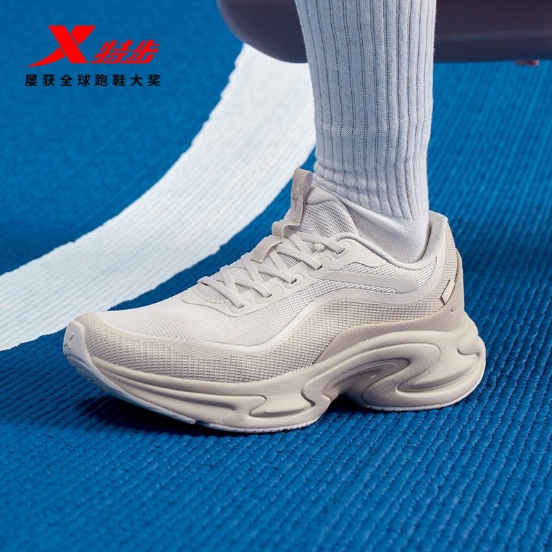 特步跑步鞋女鞋秋冬新品轻盈舒适跑鞋舒适柔软回弹商场同款运动鞋