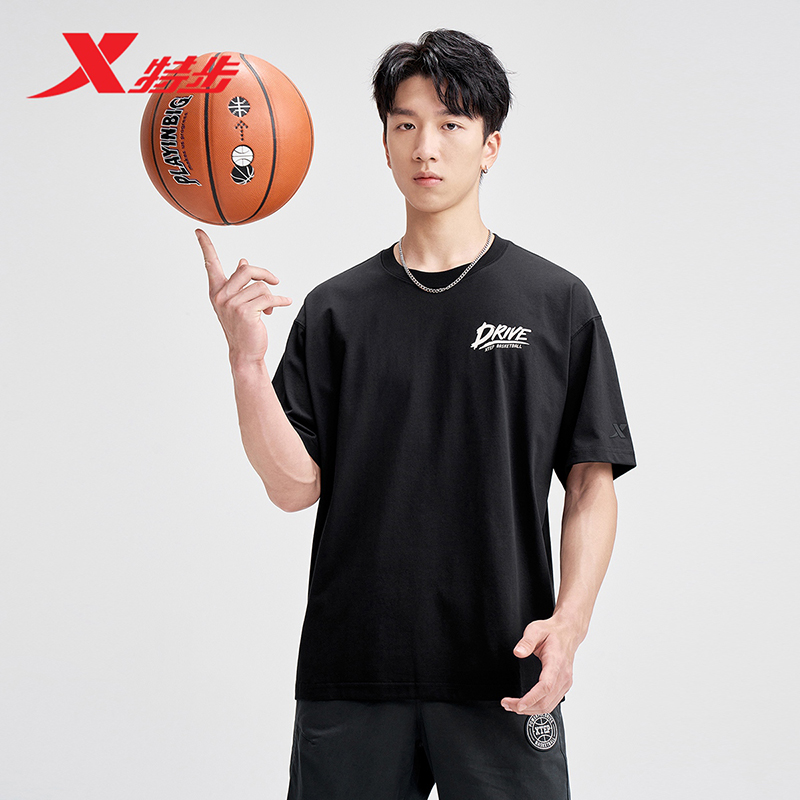 特步短袖T恤男25新款秋冬男子圆领满印短T运动上衣976329010270