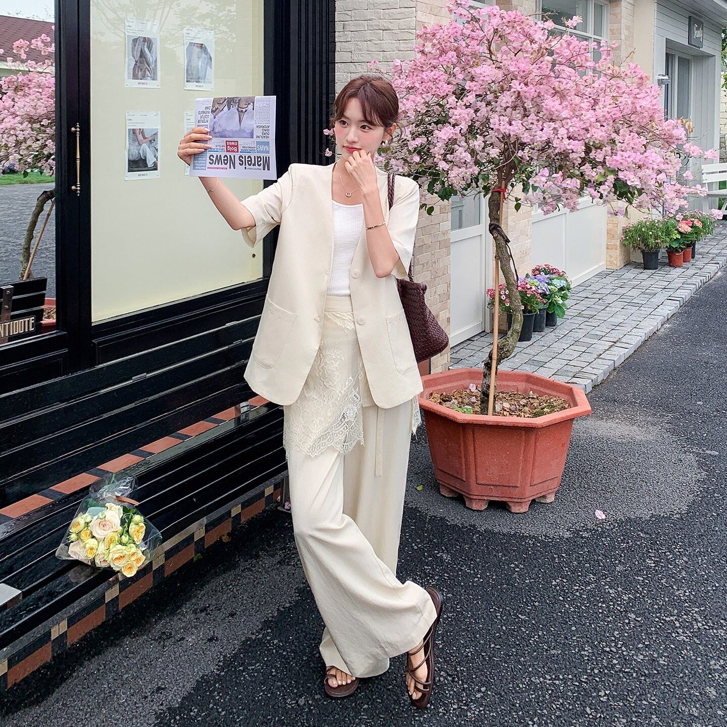 温柔新款系高知感套装女2026款V领短袖西装蕾丝屁帘阔腿裤两件套