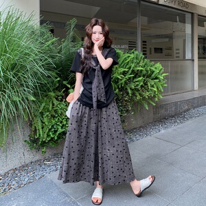 复古新款慵懒风穿搭套装女2026款休闲披肩T恤波点阔腿裙裤两件套