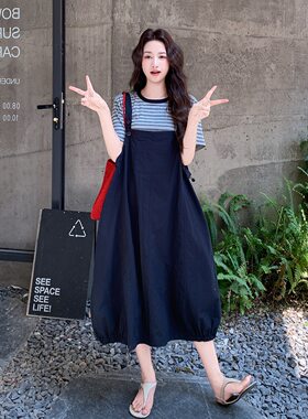 韩系穿搭松弛感背带连衣裙套装女2026夏季新款撞色条纹T恤两件套