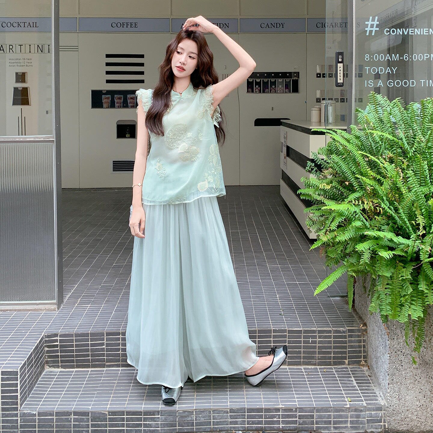 浅蓝色新款清新温柔风新中式套装女2026款刺绣背心网纱裙裤两件套