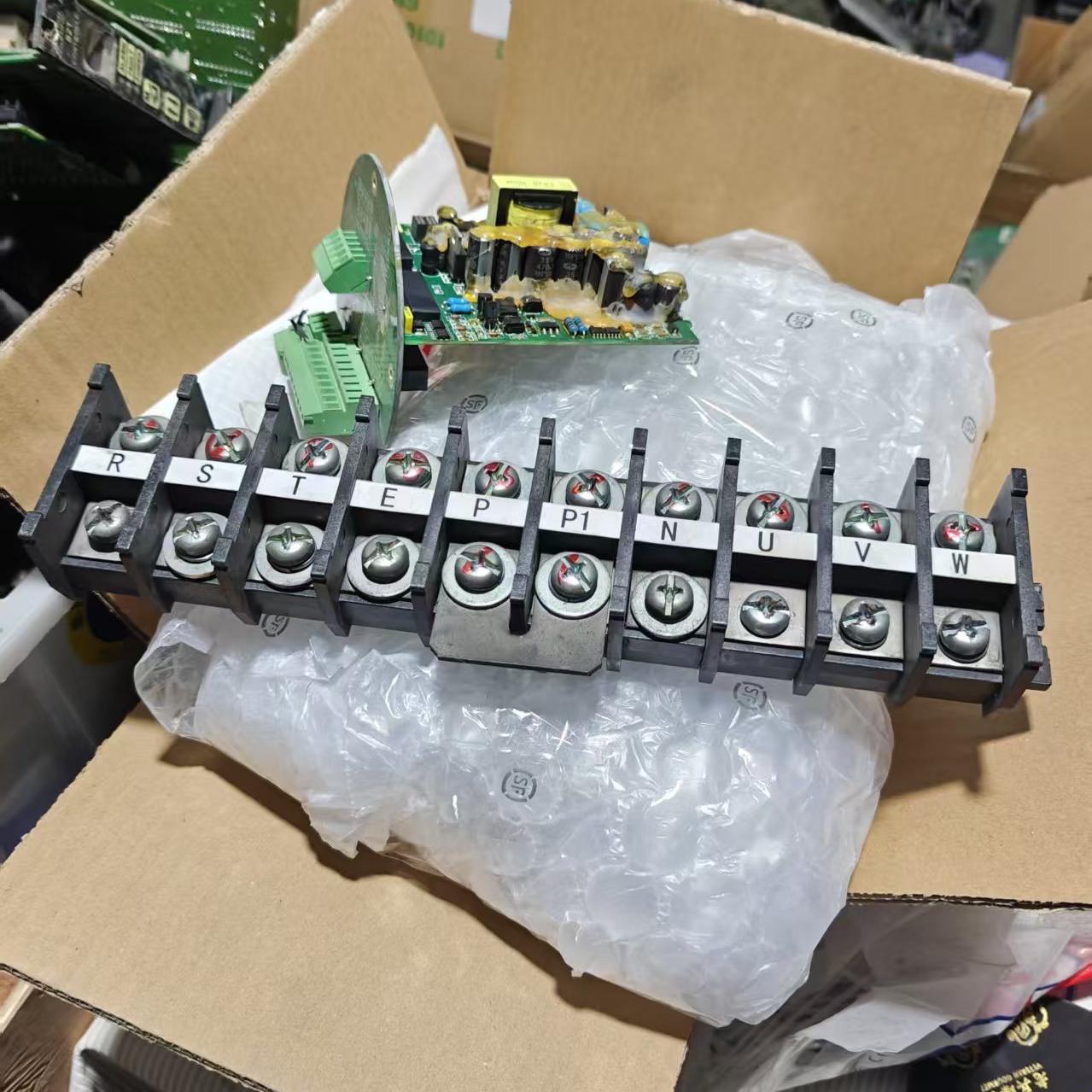 国标变频器接线端子 牌子是天得的 做工不错 10P 600V