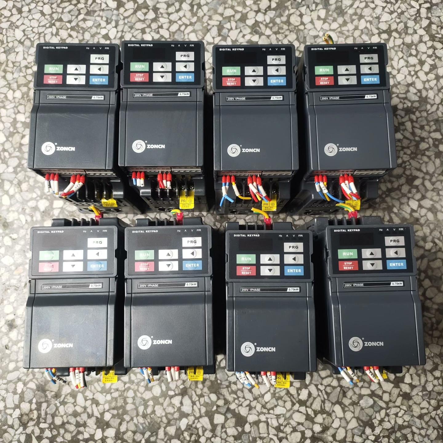 众辰变频器Z2200-0R75G-ZP    0.75kw