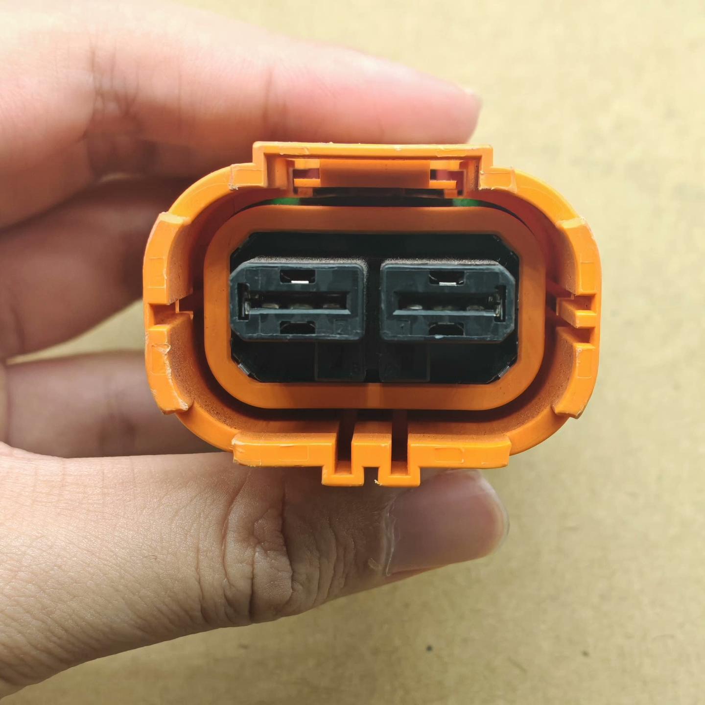 安费诺HVC2P95FS1 新能源汽车线束插头连接器 进