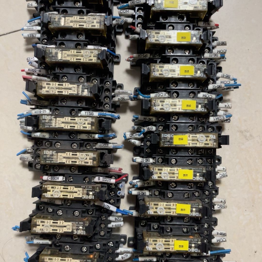 和泉中间继电器rf1v-5a1bl-d24/8个