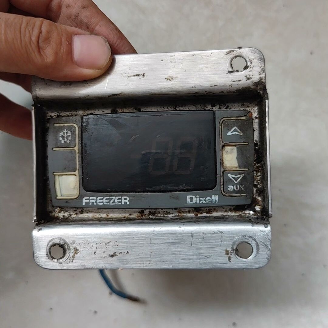 意大利Dixell小精灵温控器XR06CX,成色如图，拆机下