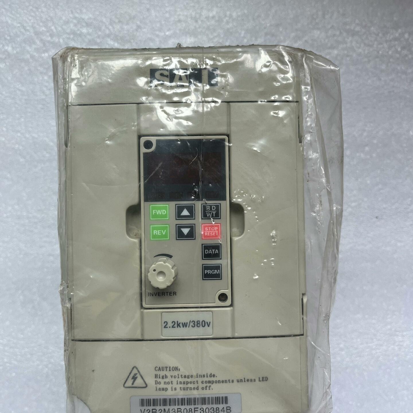 三晶变频器8000  V2R2M3 380V  2.2KW