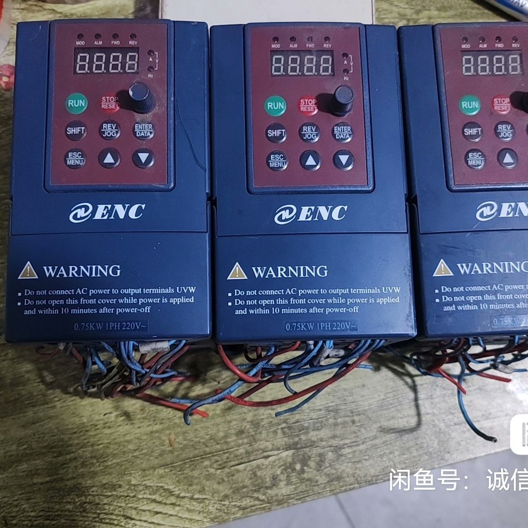 易能变频器   EDS800-2S007N