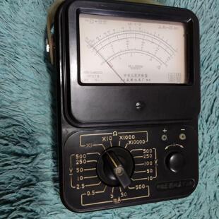 1973年上海求精MF6T型万用表 表保存还算不错 只在