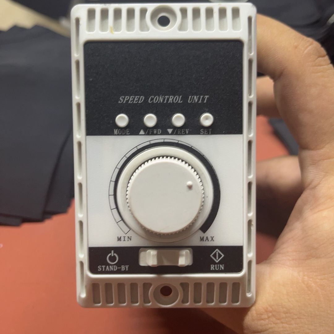 直流无刷电机220V高压驱动控制调速器 多功能数显屏拆机