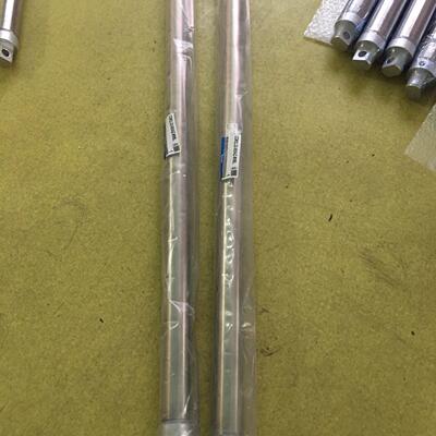 气缸：CDM2L32-650AZ-M9BL