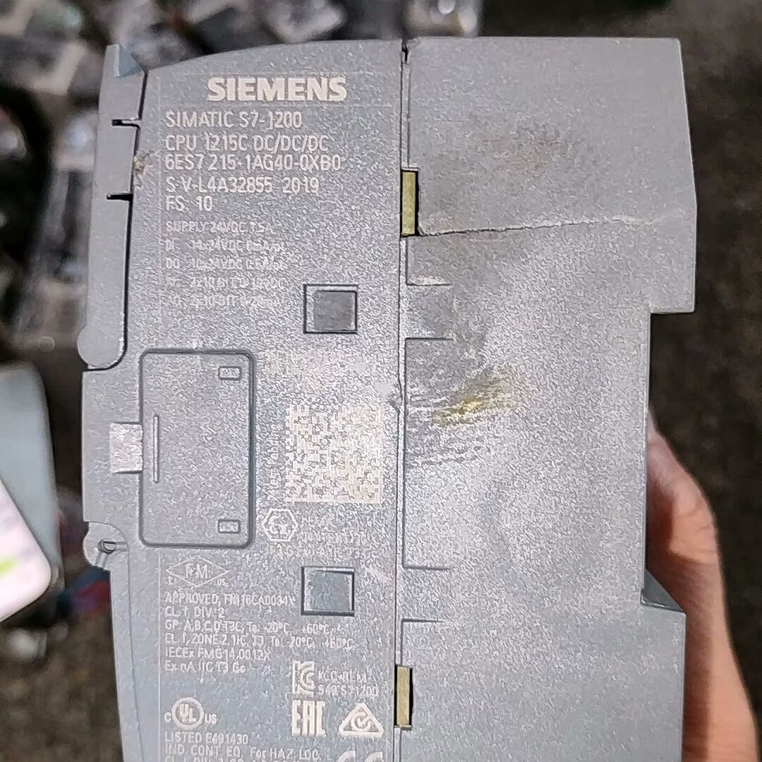 6ES7215-1AG40-0XB0拆机图一有点裂