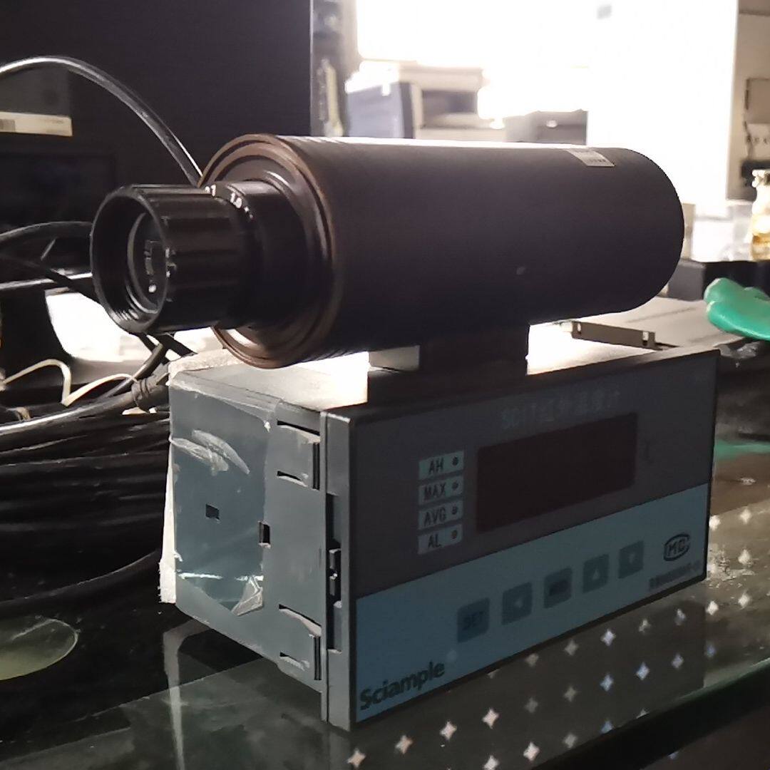 SCIT型红外测温仪 测量范围300-1200℃ 带数显屏。