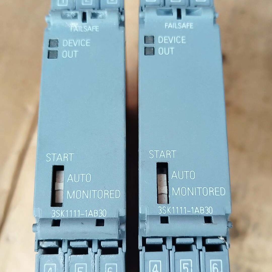 3SK1111-1AB30两个缺小盖板，成色新，功能好