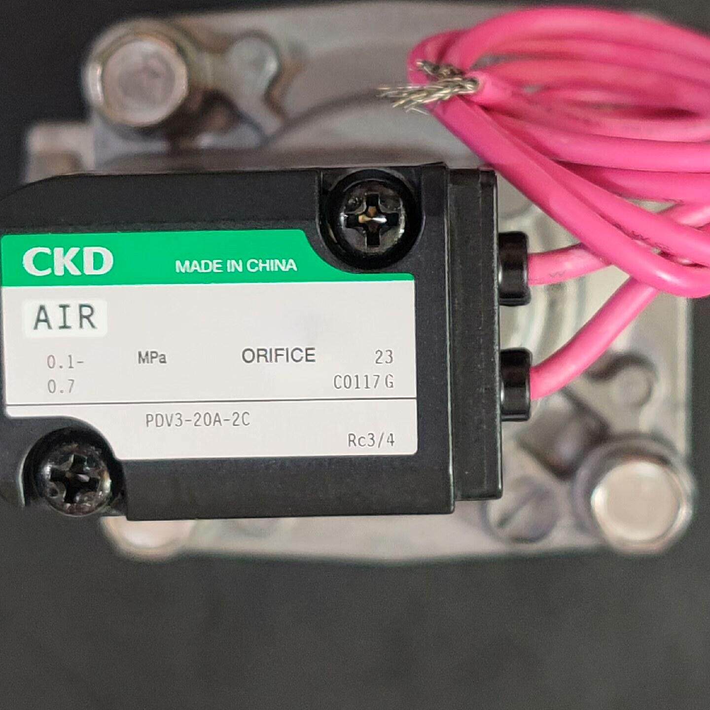 无CKD电磁阀PDV3-20A-2C两个 。