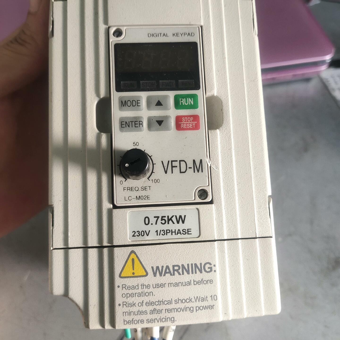 0.75KW台达变频器VFD007M21A变频器220V 实