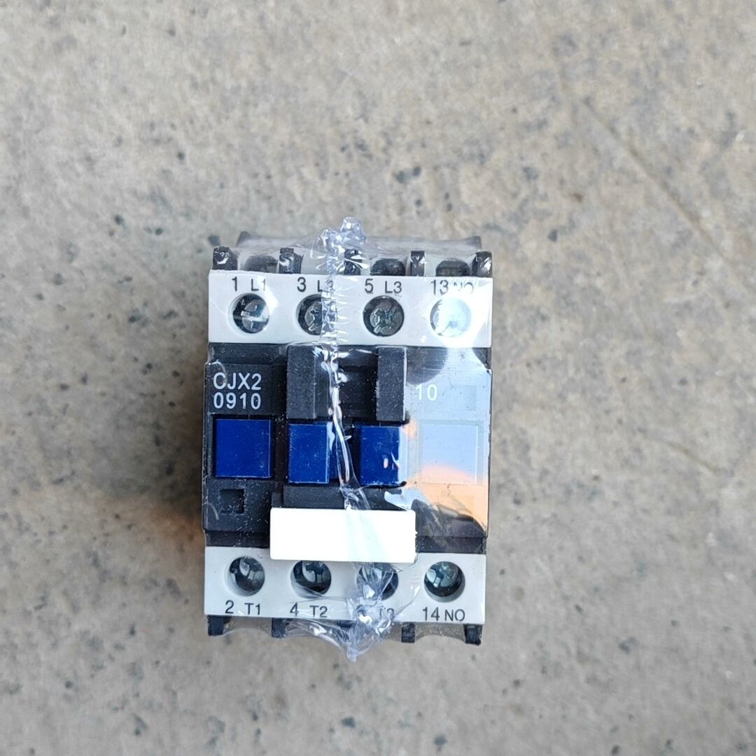 交流接触器CJX2-D09 20A 690V工程剩余  4个