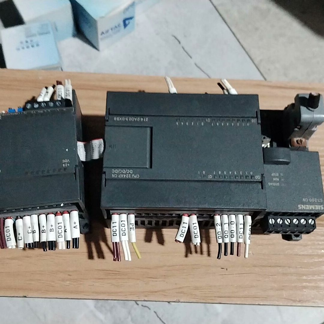 PLC 型号6ES7 235-0KD22-0XA8 S