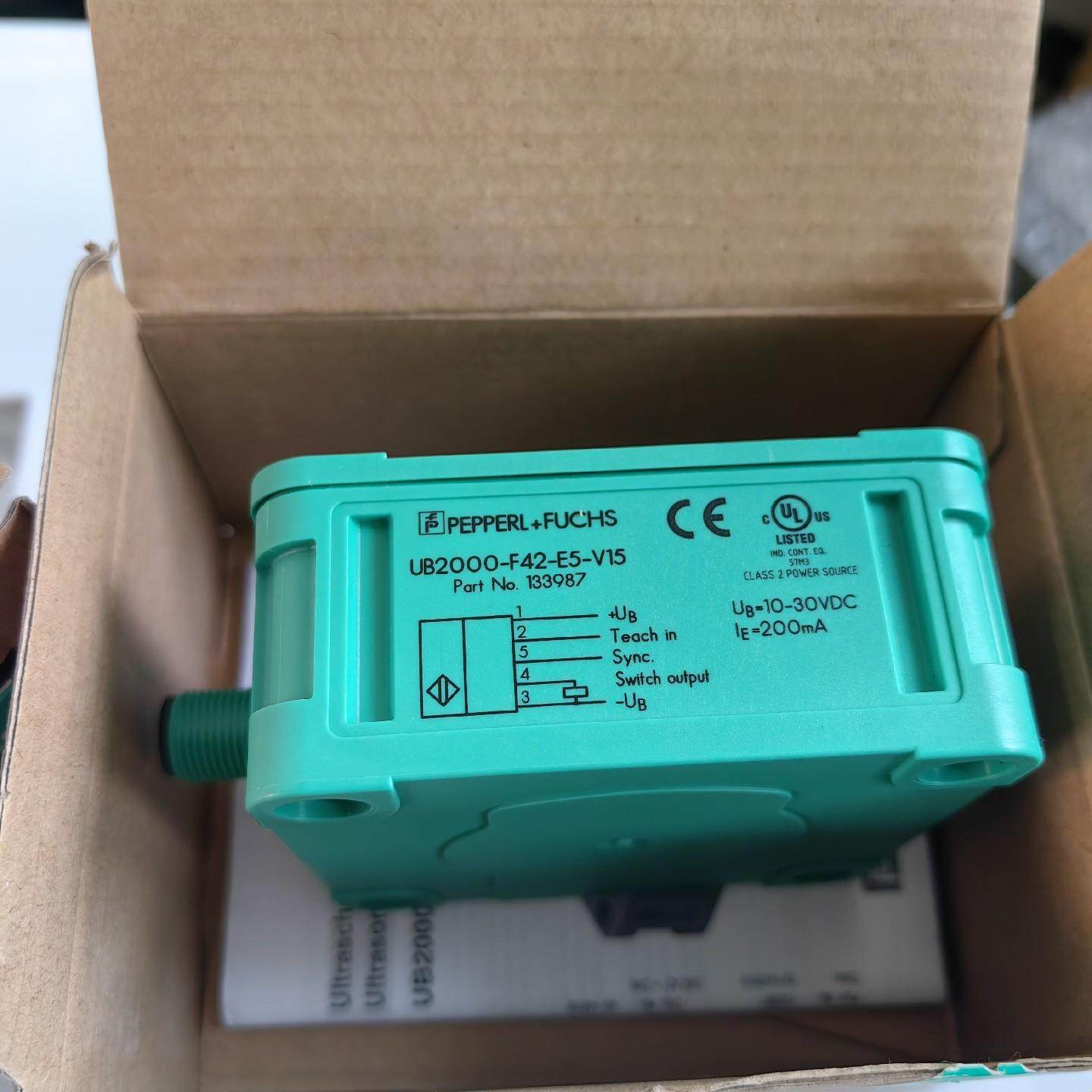 倍福 UB2000-F42-E5-V15 超声波传感器