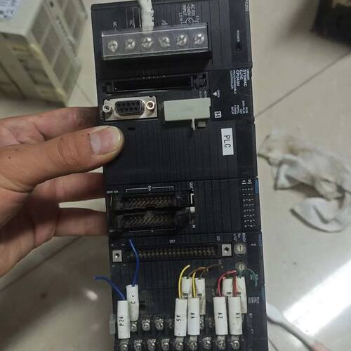 龙PLC一套 CJ1G-CPU43H+PA202+MD2