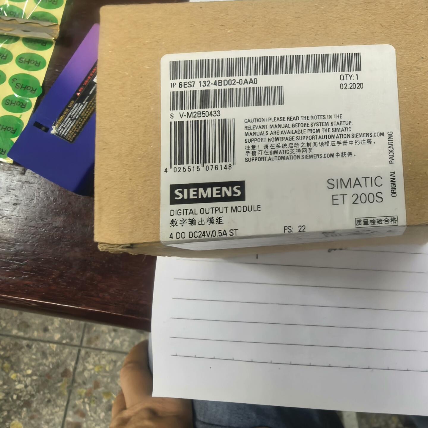 未开封。数字输出模块6ES7132-4BD02-0