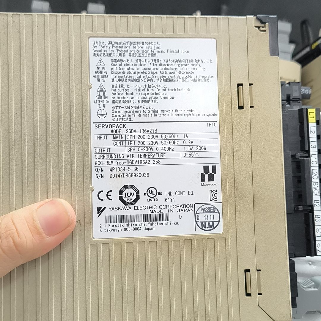 SGDV-1R6A21B 安川伺服驱动器 测试包好