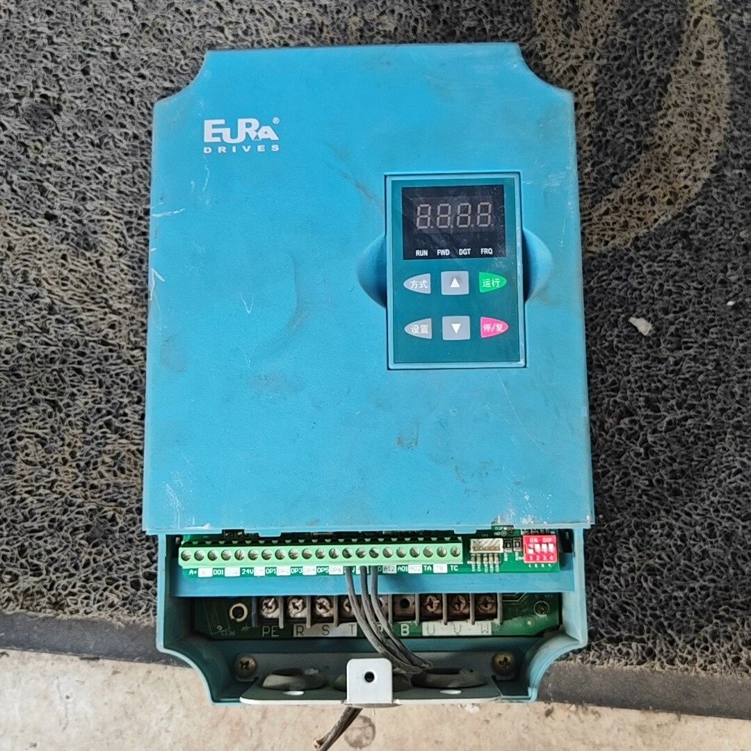 变频器 3.7KW  F2000-P0037T3B拆机