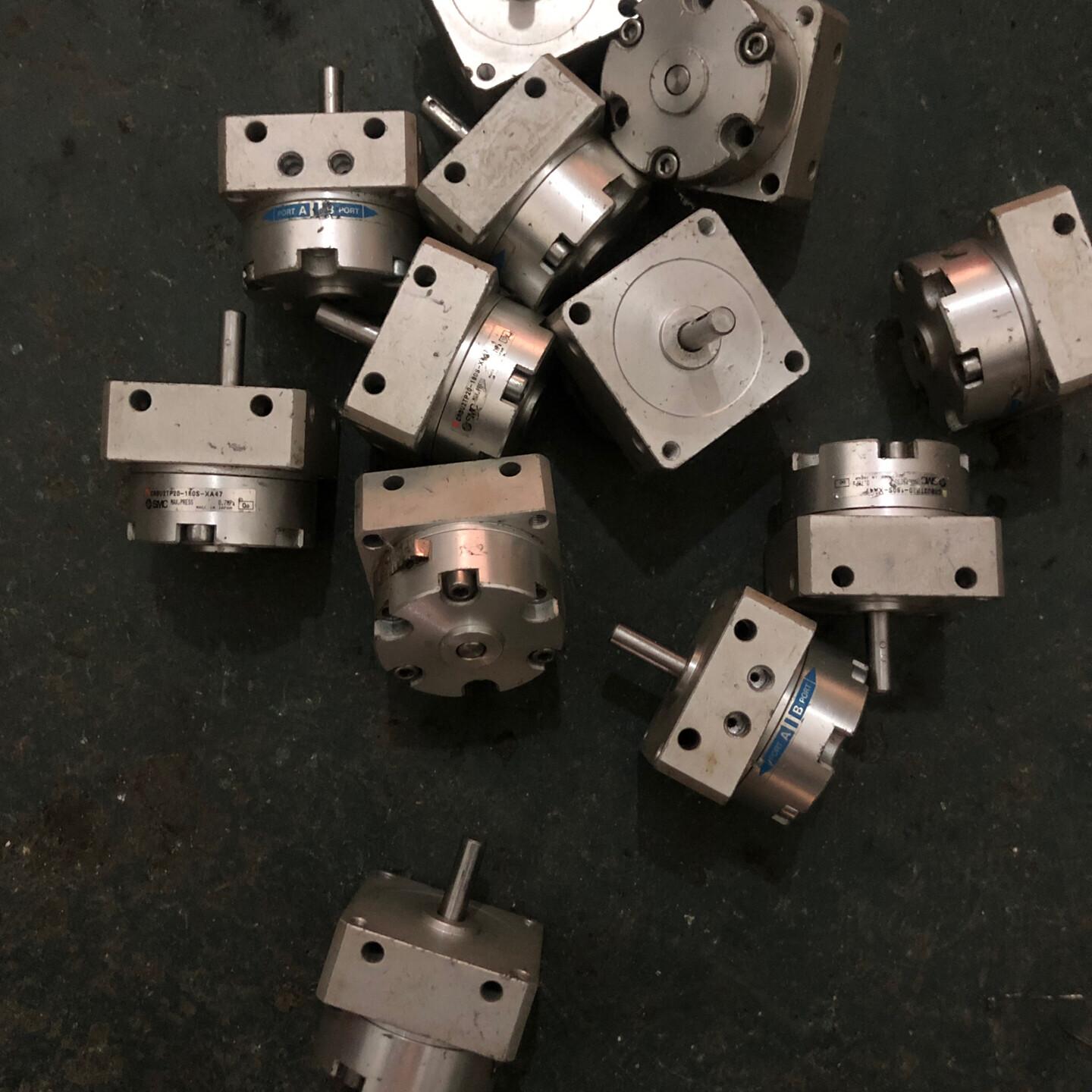 CRU2TP20-180S摆动气缸 旋转气缸单出65