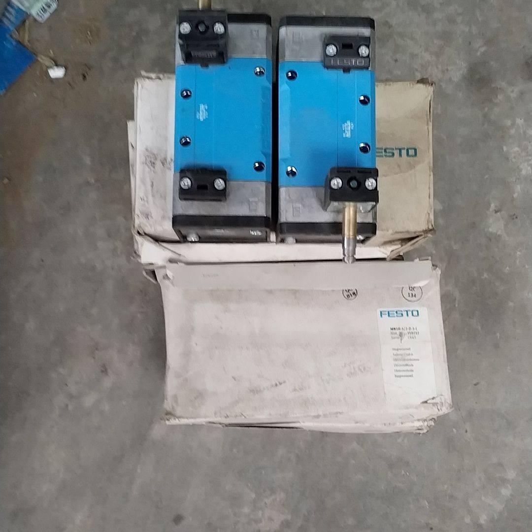 费斯托电磁阀七个 五个有盒子 两个没有 打包出 有要的联