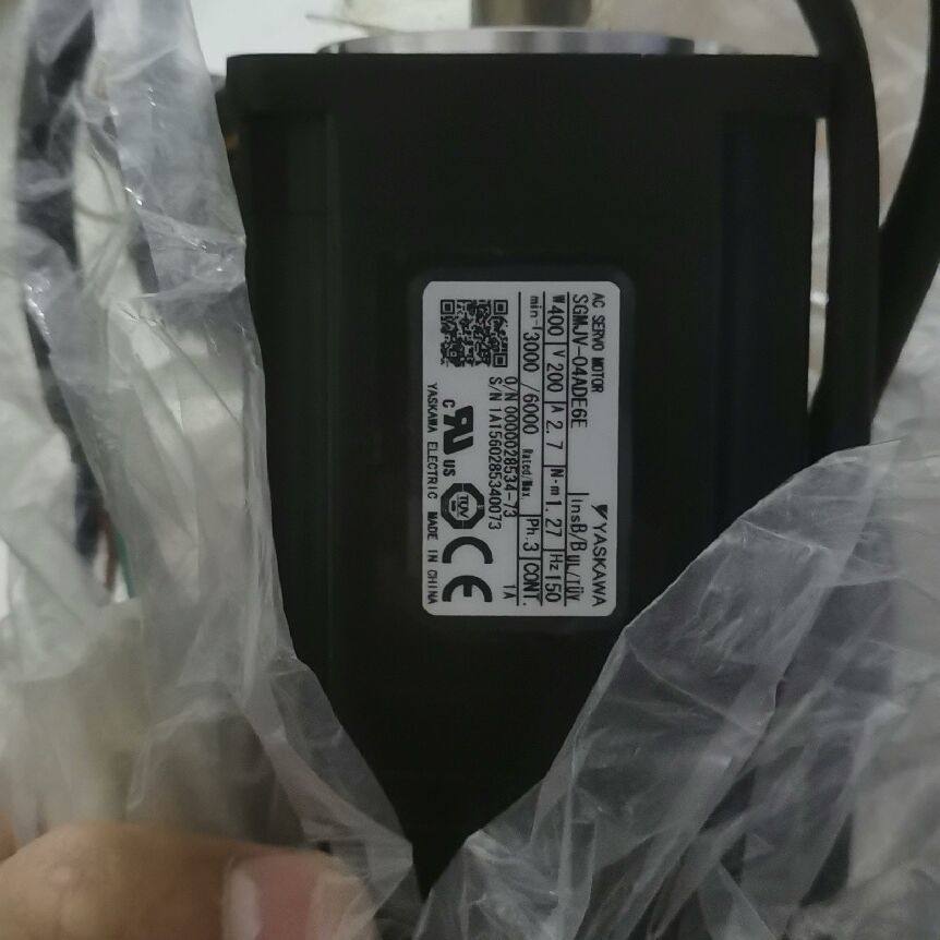 安川伺服电机SGMJV-04ADE6E 库房备件 没用过