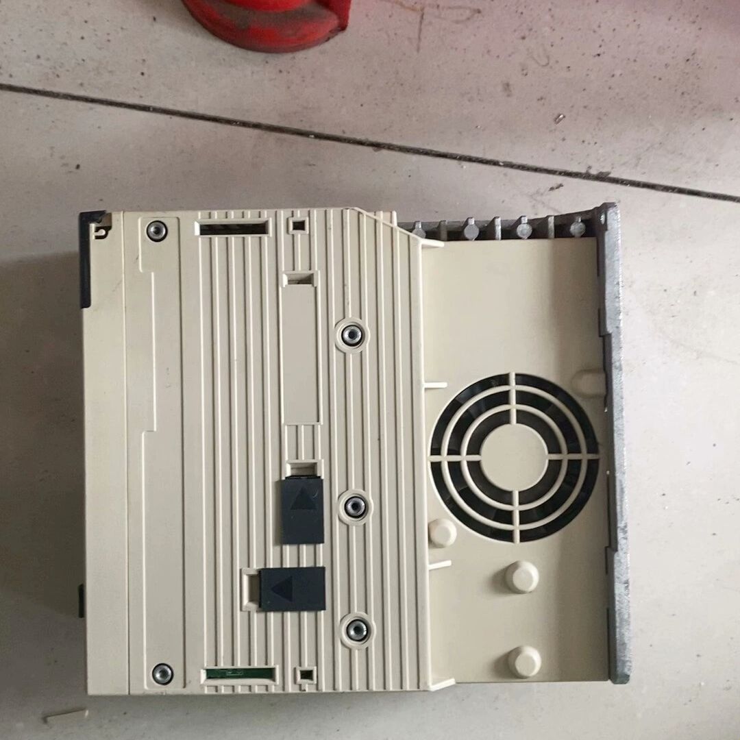 YASKAWA/安川安川伺服驱动器SGDV-5R5A01A0