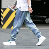 蓝色