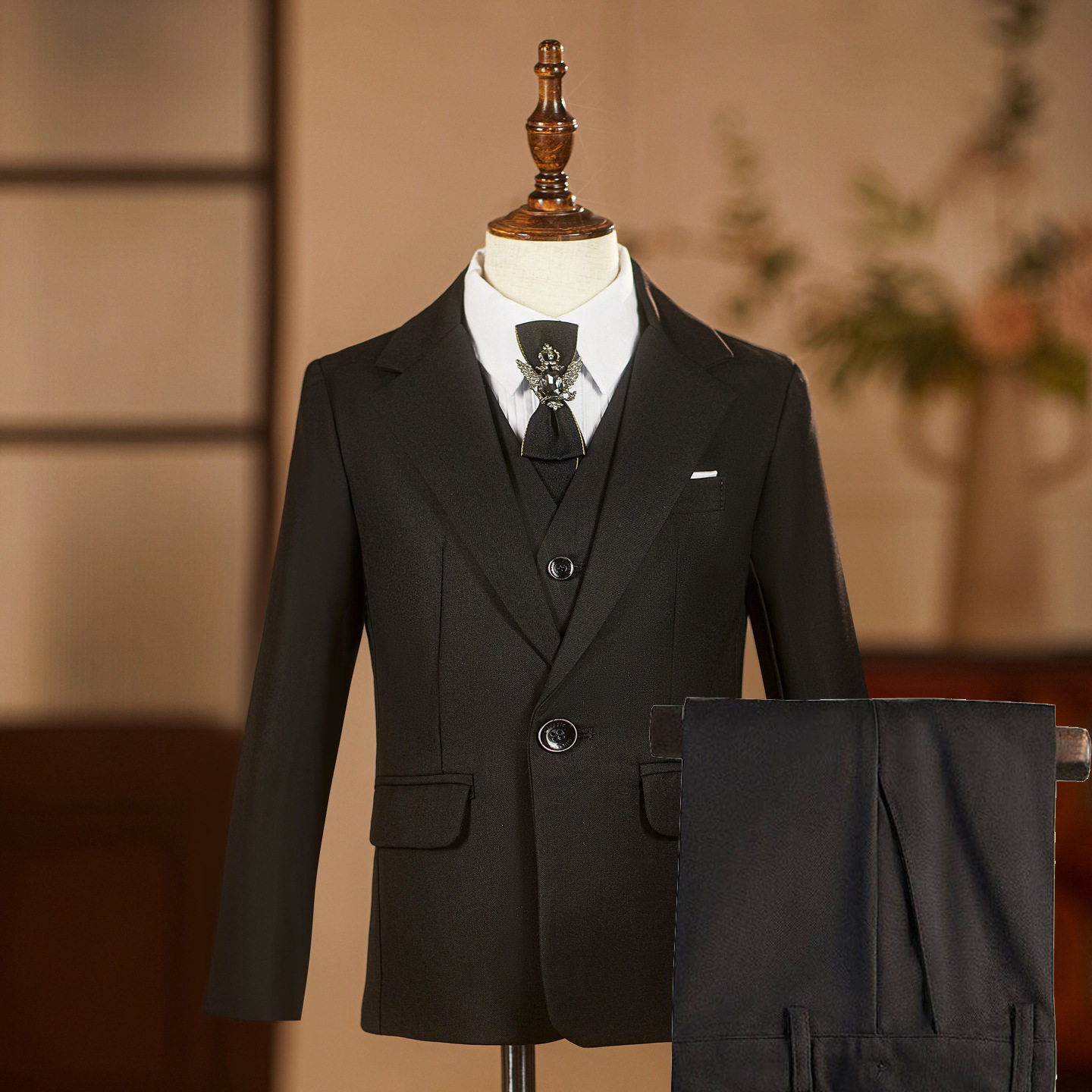 六一男童小主持人黑色哔叽马甲三件套西服演出模特走秀儿童礼服套