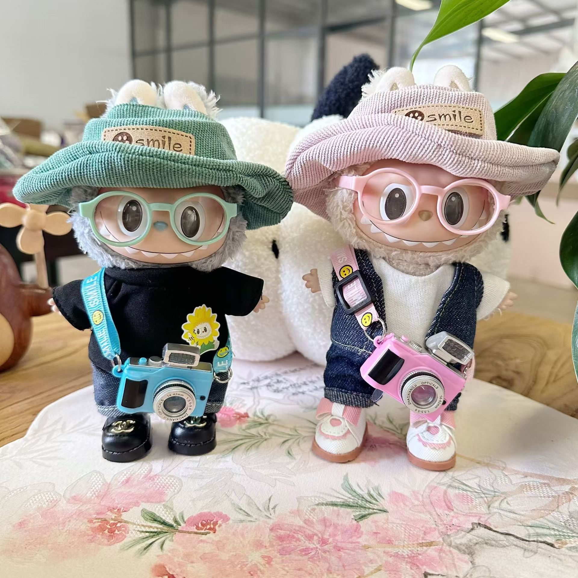 Labubu盲盒毛绒挂件拉布布衣服娃衣可爱摄像师套装潮流衣服皮鞋帽
