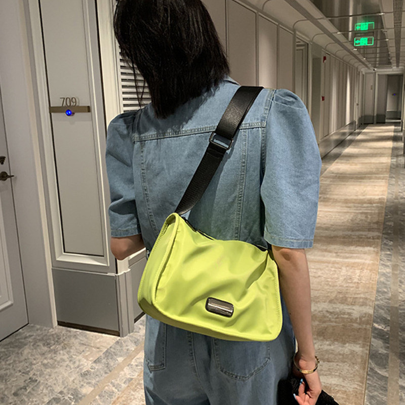 女包包2023新款潮牛津布休闲包多彩马卡龙单肩包时尚斜挎宽肩带包,箱包皮具/热销女包/男包,通用款女包,淘宝优惠券,粉丝福利购,淘宝优惠卷